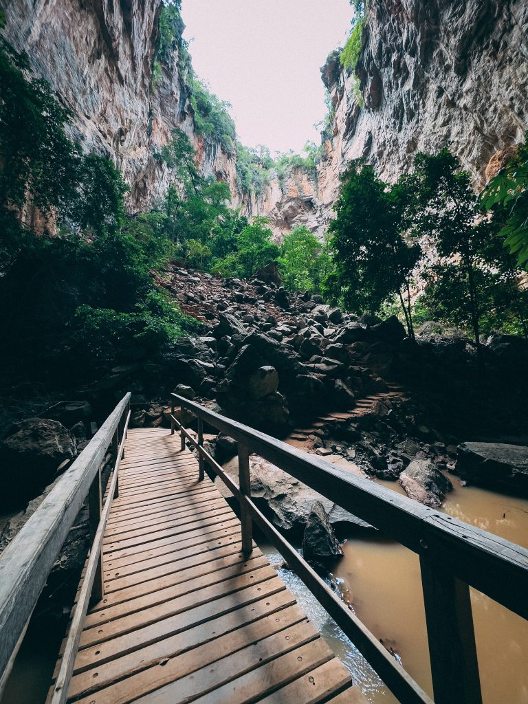 Passarela de acesso ao sítio arqueológico da Lapa do Boquete