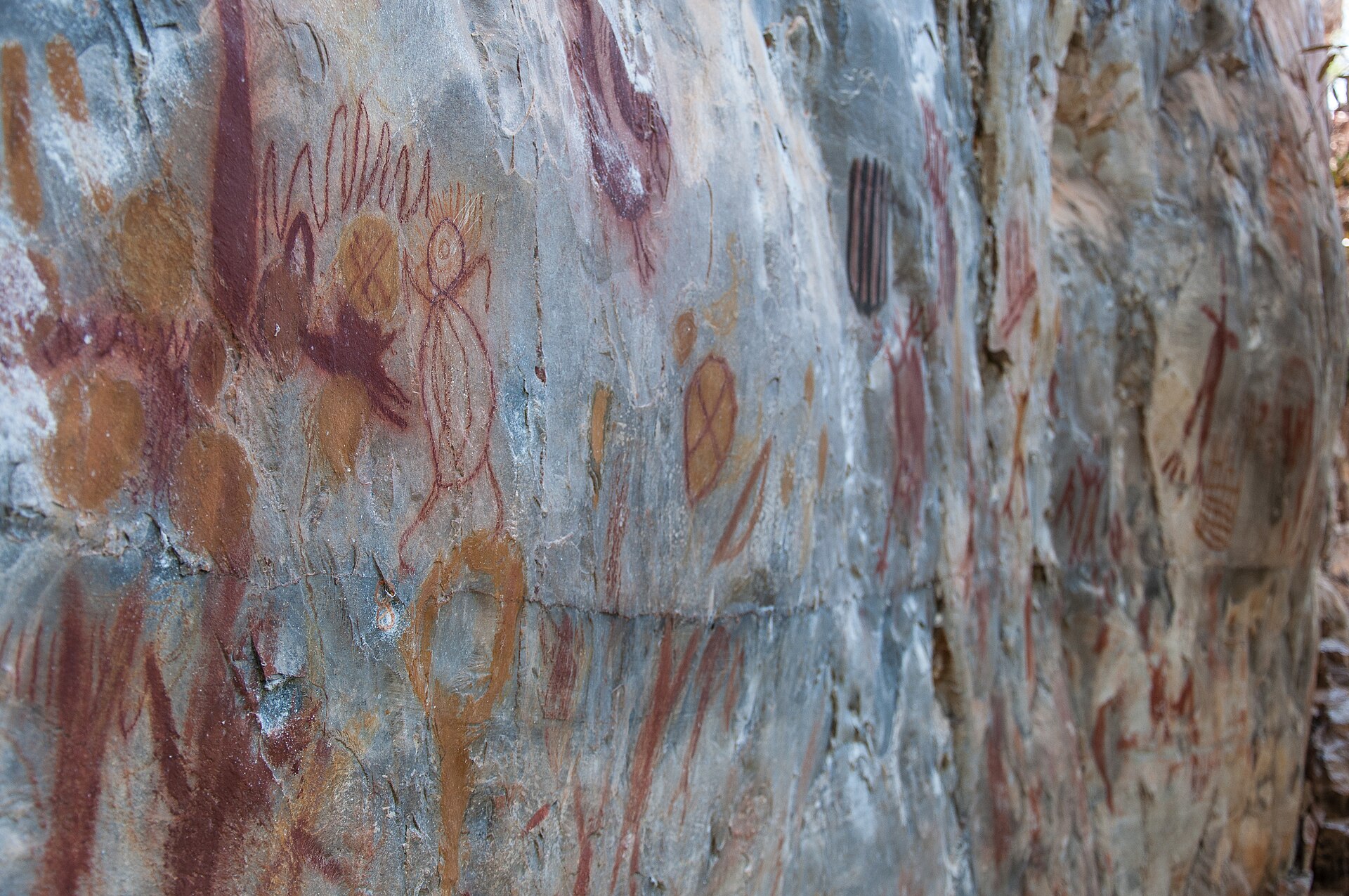 Painel de arte rupestre pré-histórica na Lapa dos Desenhos